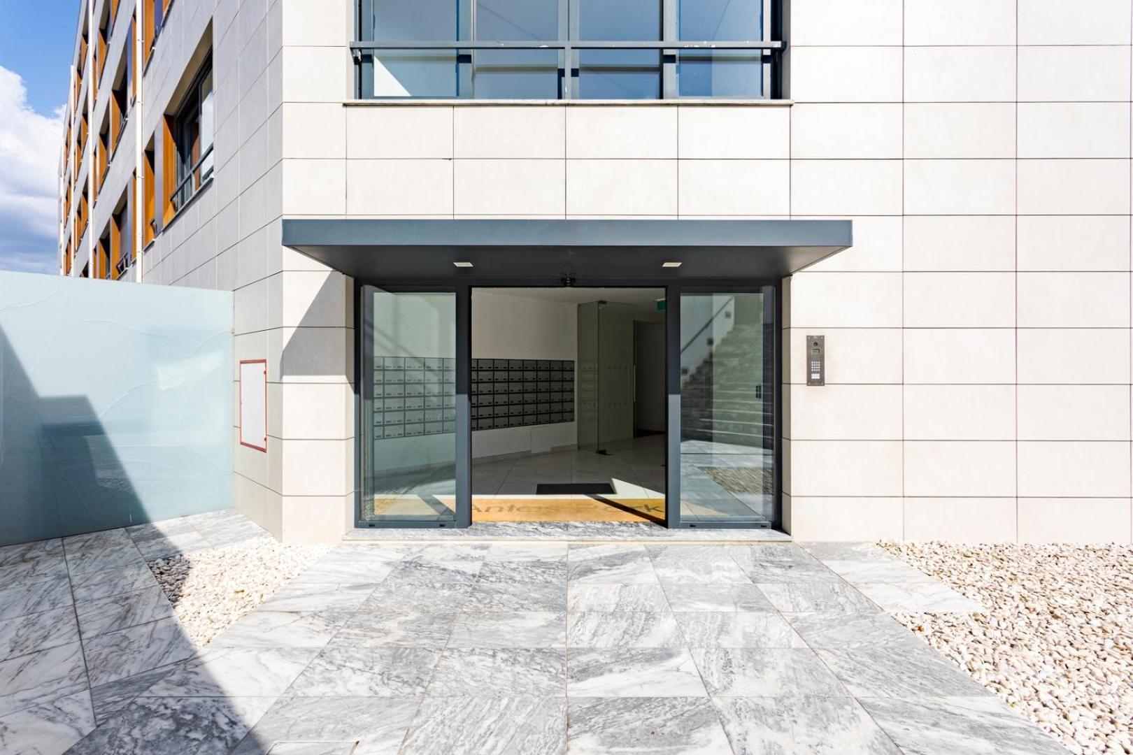 Hostwise - W/ Terrace, Pool & Gym By Dragao * Porto