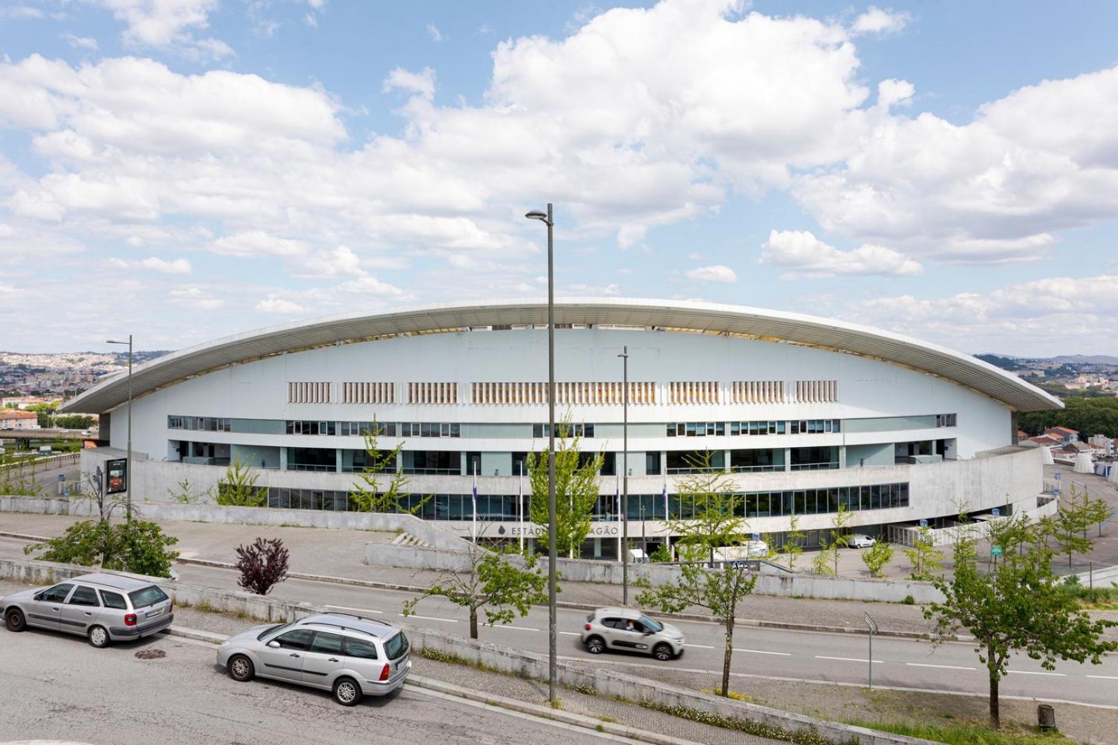 Hostwise - W/ Terrace, Pool & Gym By Dragao * Porto
